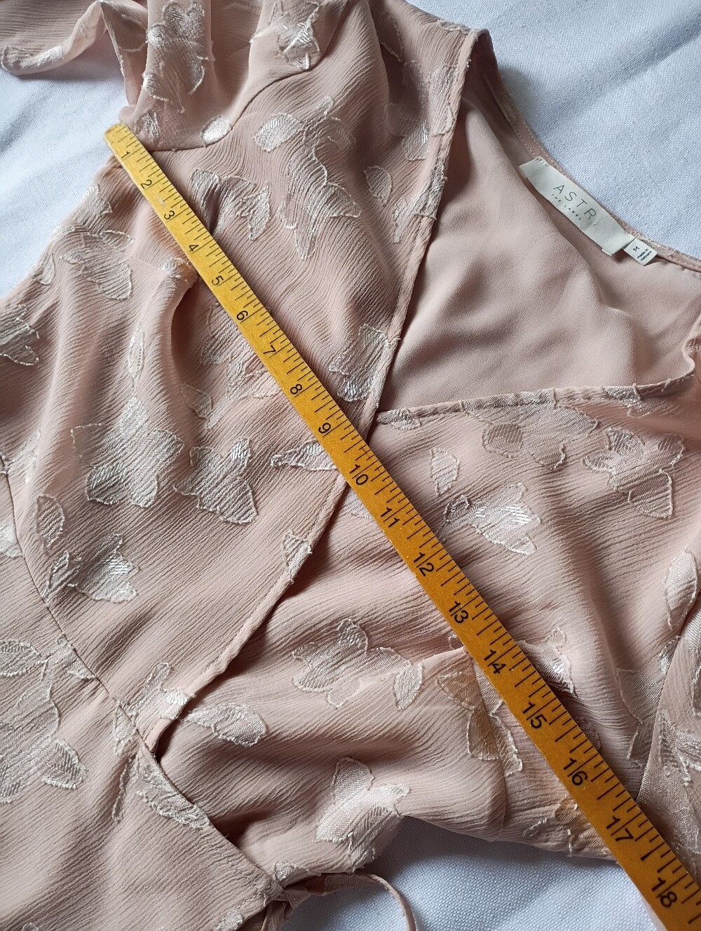 Astr Women's Blush Floral Wrap Mini Dress Size M - Picture 9 of 12